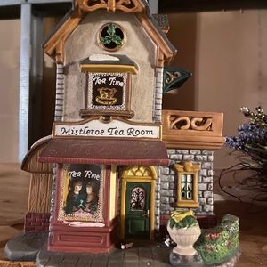 St Nicholas Sq. Christmas houses - please read